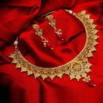 *Молочные и золотые индийское украшение на шею со стразами, перламутровыми бусинками