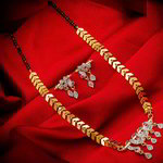 *Золотое индийское свадебное украшение (мангалсутра) со стразами