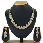 *Молочные и золотые индийское украшение на шею со стразами