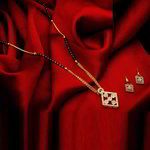 *Молочное и золотое индийское свадебное украшение (мангалсутра) со стразами