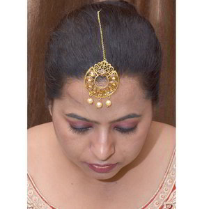Золотое латунное индийское украшение на голову (манг-тика) с искусственными камнями