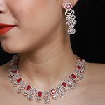 *Бордовое и золотое индийское украшение на шею со стразами