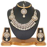 *Молочное и золотое индийское украшение на шею со стразами