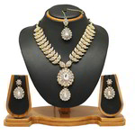 *Молочное и золотое индийское украшение на шею со стразами