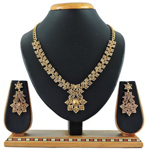 Золотое индийское украшение на шею из меди со стразами