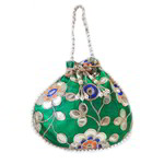 *Зелёная шёлковая сумочка-мешочек, украшенная вышивкой с аппликацией с бисером