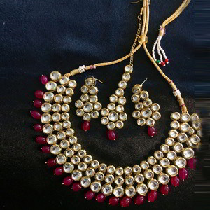 Бордовые и золотые индийское украшение на шею со стразами, искусственными камнями