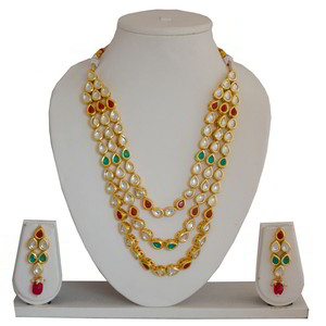 Золотые индийское украшение на шею с искусственными камнями
