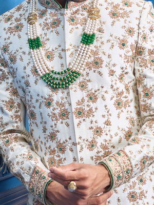 Белый шёлковый индийский свадебный мужской костюм