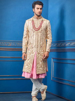 Бежевый и розовый шёлковый индийский свадебный мужской костюм