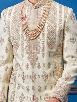 Кремовый и розовый шёлковый индийский свадебный мужской костюм