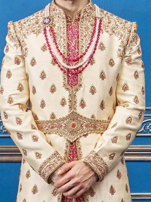 Пурпурный и кремовый шёлковый индийский свадебный мужской костюм