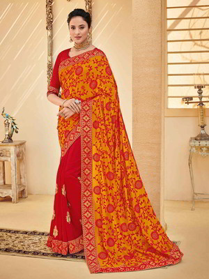 Красное индийское сари из шёлка, украшенное вышивкой с стразами