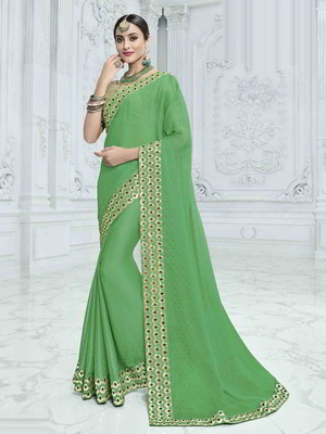 Зелёное шифоновое индийское сари, украшенное вышивкой с стразами