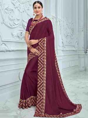 Бордовое индийское сари из креп-жоржета, украшенное вышивкой с стразами