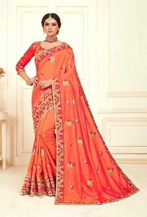 Красное шёлковое индийское сари, украшенное вышивкой с стразами