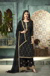 Чёрный индийский костюм из креп-жоржета, украшенный вышивкой