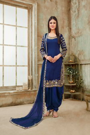 Синий женский индийский костюм, украшенный вышивкой