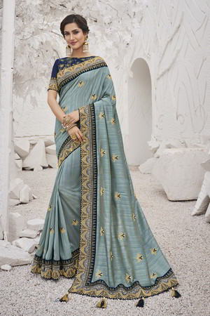 Синее индийское сари из креп-жоржета и атласа, украшенное вышивкой