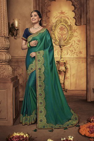 Зелёное индийское сари из креп-жоржета и атласа, украшенное вышивкой