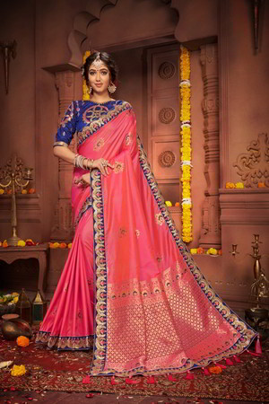 Розовое индийское сари из шёлка, украшенное вышивкой