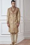 Бежевый индийский свадебный мужской костюм: шервани + чуридары