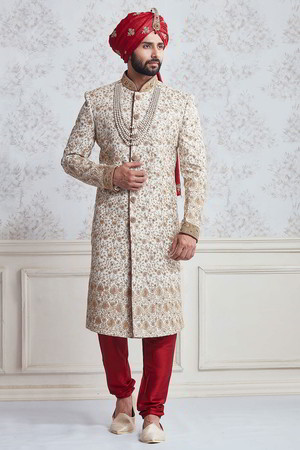 Белый хлопко-шёлковый индийский свадебный мужской костюм / шервани, украшенный скрученной шёлковой нитью