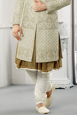 Белый индийский свадебный мужской костюм / шервани из хлопка с шёлком и блестящей ткани, украшенный скрученной шёлковой нитью с бисером, перламутровыми бусинками