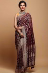 *Золотое и красное шикарное вечернее нарядное красивое индийское сари из креп-жоржета, парчи и шёлка, украшенное вышивкой люрексом