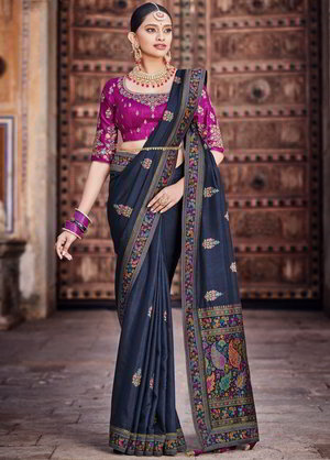 Тёмно-синее индийское сари из парчи и шёлка, украшенное вышивкой люрексом