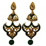 *Зелёные и золотые латунные индийские серьги с перламутровыми бусинками