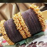 *Молочный и золотой индийский браслет со стразами, перламутровыми бусинками