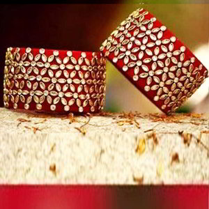 Бордовый и красный индийский браслет с искусственными камнями