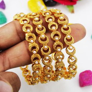 Золотой латунный индийский браслет с бисером