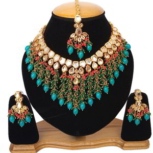 Разноцветное и золотое индийское украшение на шею с бисером