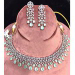 *Золотое индийское украшение на шею со стразами