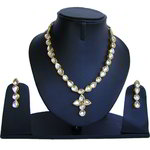 *Молочное и золотое индийское украшение на шею с искусственными камнями