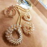 *Золотой латунный индийский кулон на шею со стразами