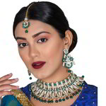 *Зелёное и золотое индийское украшение на шею со стразами