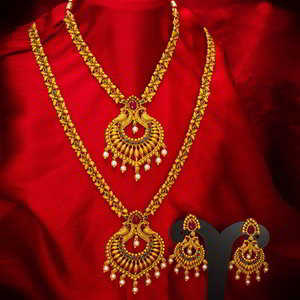 Золотое индийское украшение на шею со стразами, перламутровыми бусинками