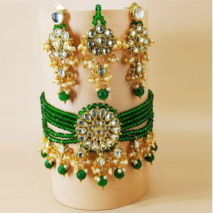 Зелёное и золотое индийское украшение на шею со стразами, перламутровыми бусинками