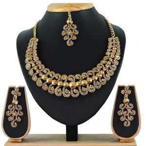 Золотое медное индийское украшение на шею со стразами