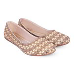 *Бежевая и коричневая индийская женская обувь, украшенная вышивкой