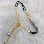 *Молочный и золотой индийский браслет с перламутровыми бусинками