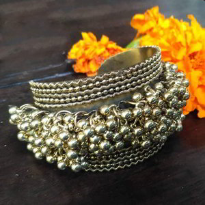 Золотой индийский браслет с бисером