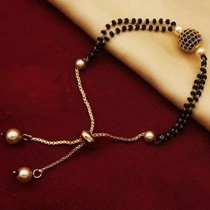Чёрный, золотой и серый индийский браслет с перламутровыми бусинками
