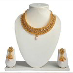 *Молочное и золотое латунное индийское украшение на шею со стразами, бисером, перламутровыми бусинками