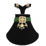 *Зелёное и золотое индийское украшение на шею с искусственными камнями, бисером