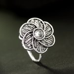 *Серебристое индийское кольцо в нос со стразами