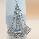 *Молочное и золотое индийское украшение на голову (манг-тика) со стразами